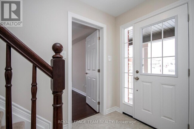 Building Photo - 121 Santolina St