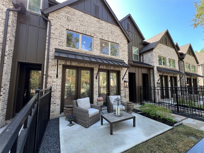 Foto del edificio - 2694 Woodforest Pkwy N