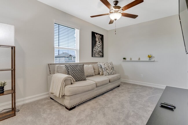 Building Photo - 741 Creekwater Ln