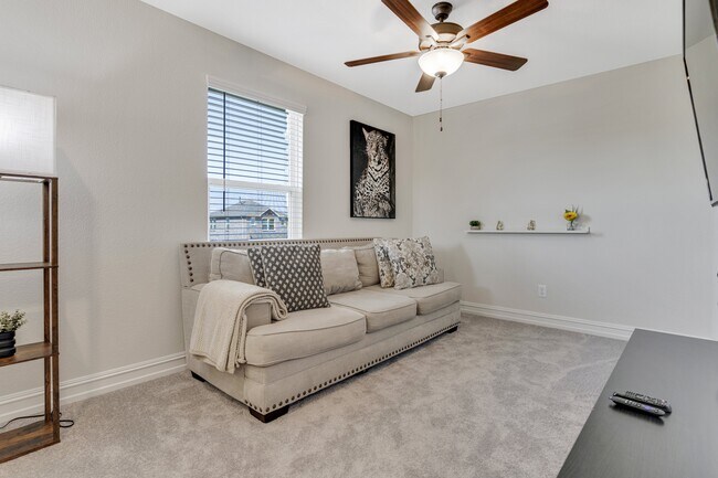 Foto del edificio - 741 Creekwater Ln