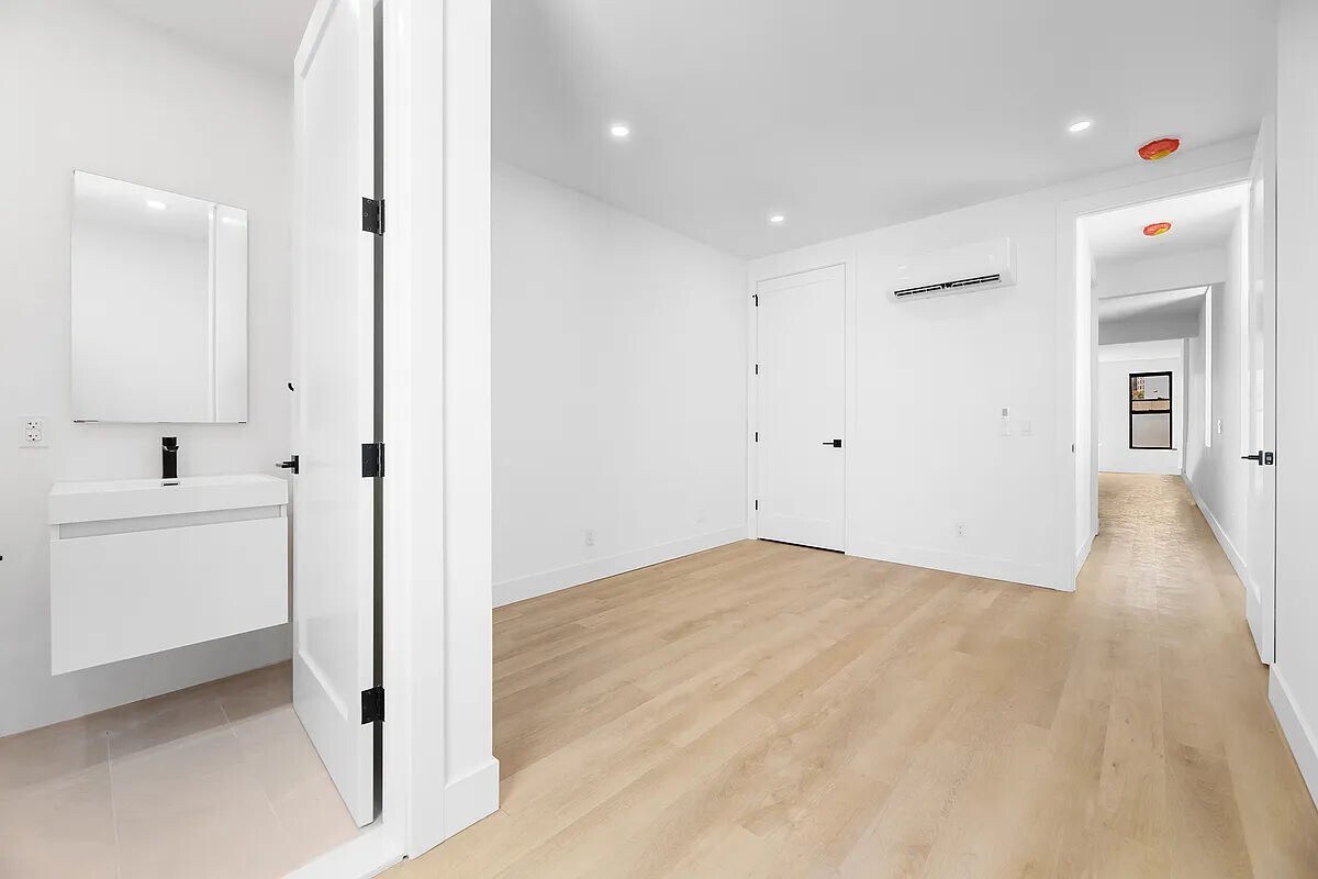 Foto principal - 245 South 3rd Street