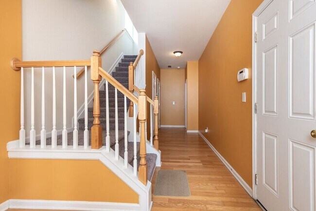 Building Photo - 406 Woodbark Ct