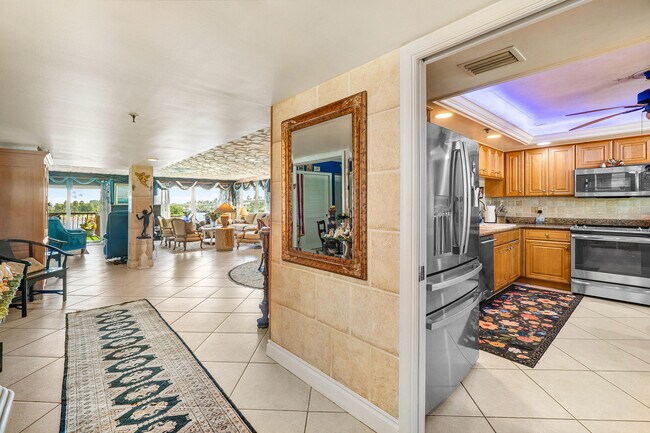 Foto del edificio - 374 Golfview Rd