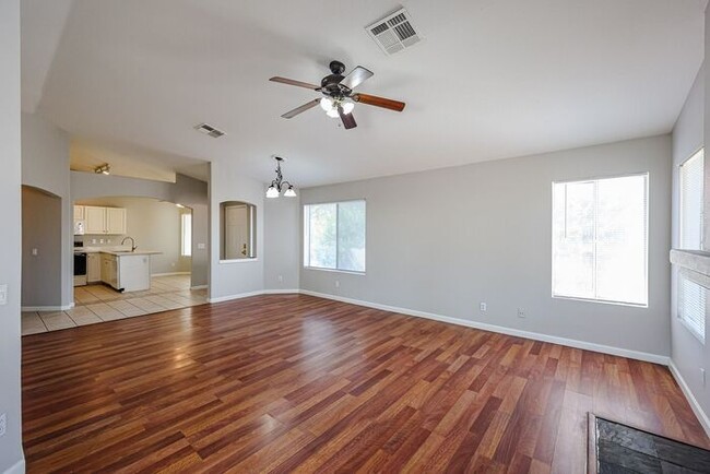 Foto del edificio - 3 Bed, 2 bath single level home in great C...