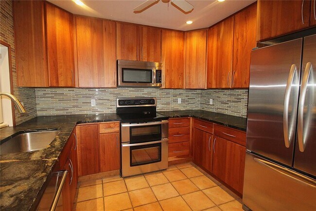 Foto del edificio - 6512 Bowline Dr