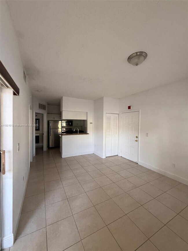 Foto del edificio - 18348 NW 68th Ave