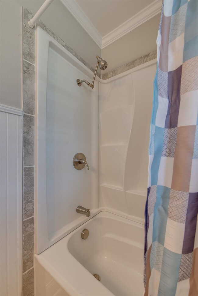 Foto del edificio - AVAILABLE FEBRUARY 9TH. RENOVATED 3 BEDROO...