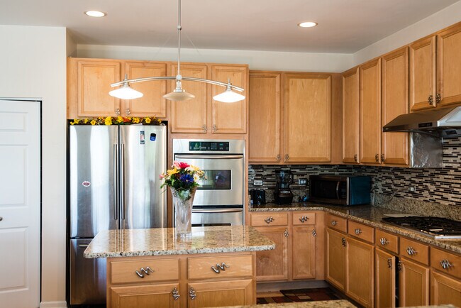 Building Photo - 1531 N Oakmont Dr