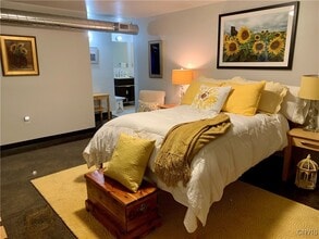 Building Photo - 520 Seneca St