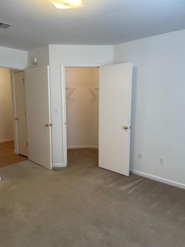 Foto del edificio - 879 Fairview Dr