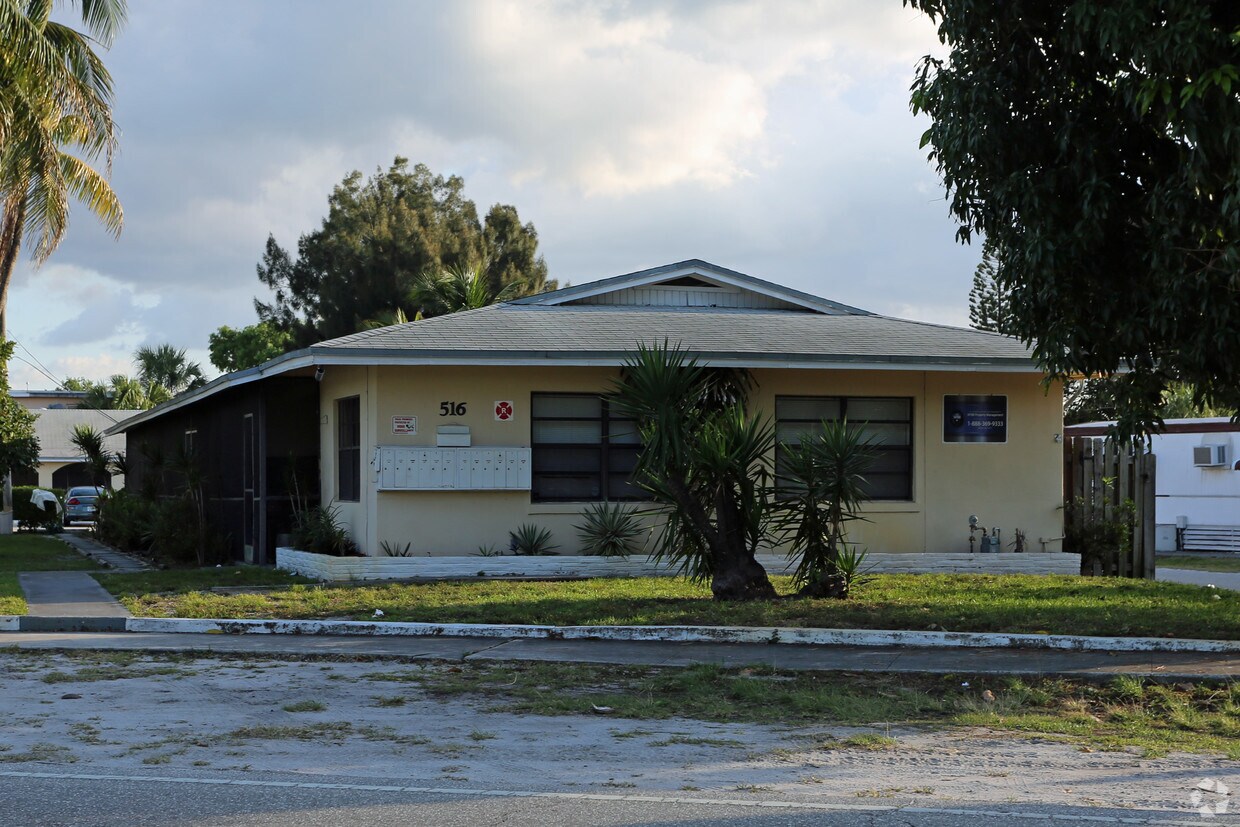 Primary Photo - 510-516 Lake Osborne Dr