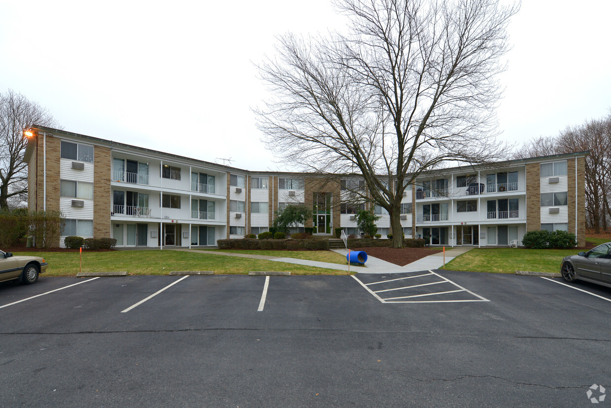 Building Photo - Bourne Avenue Apartments