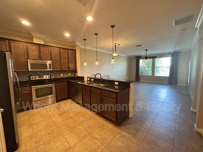 Building Photo - 2215 Parrot Fish Dr