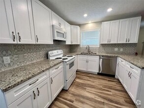 Building Photo - 1705 Westwind Dr