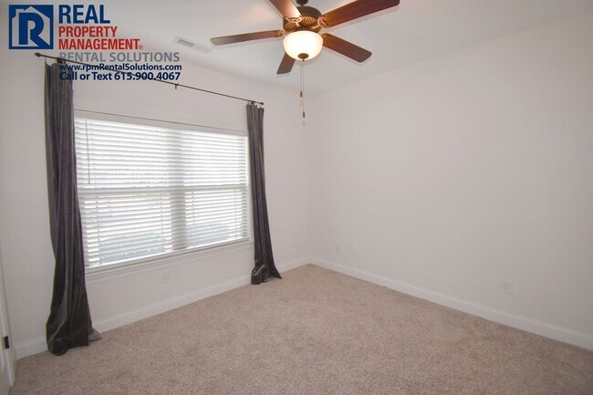 Foto del edificio - All brick 4 bedroom home plus Bonus room! Garage and covered patio!