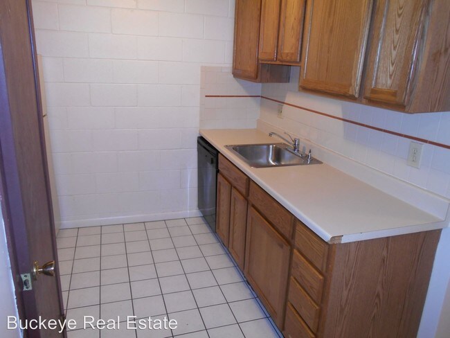 Building Photo - 170-188 W 9th Ave