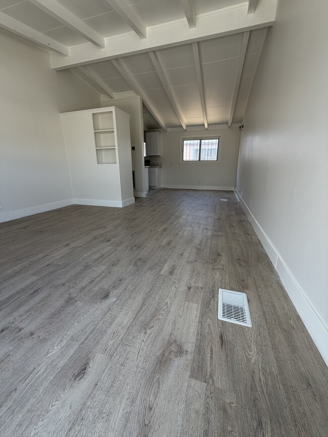 Building Photo - 2612 W Century Blvd