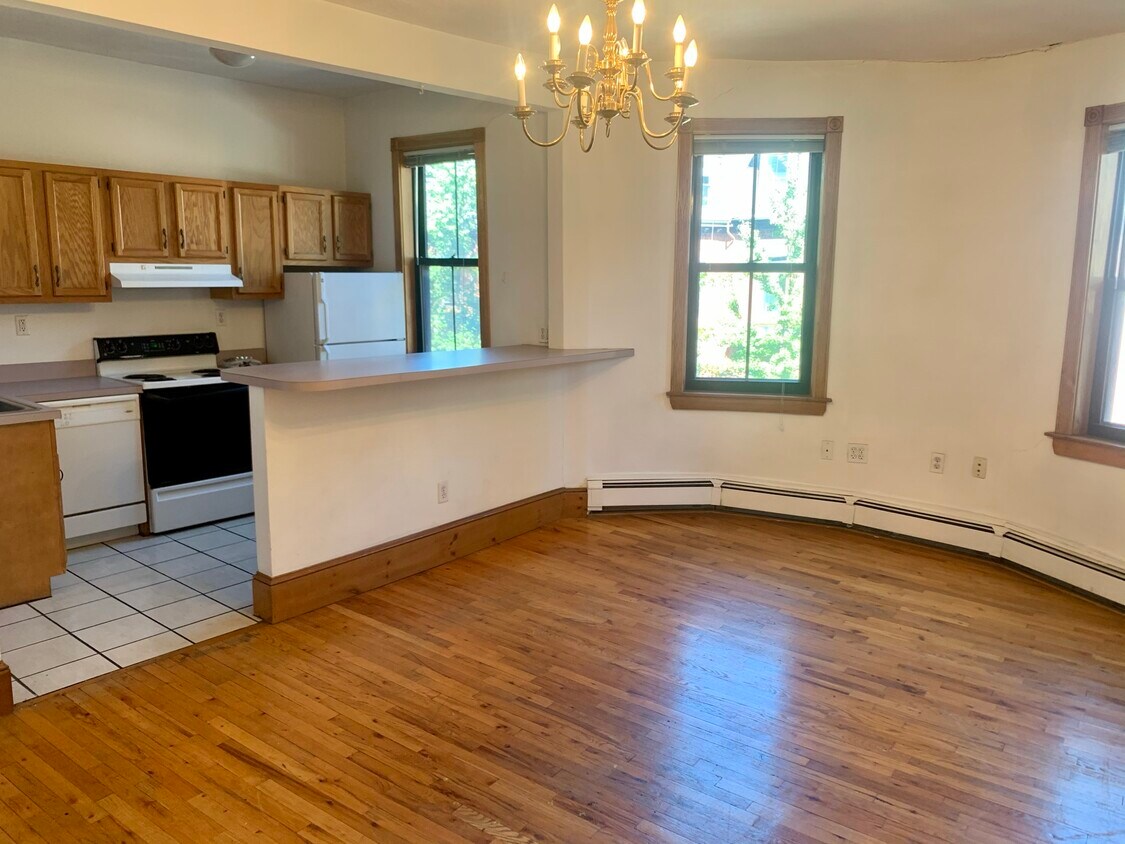 Primary Photo - 89 E Brookline St
