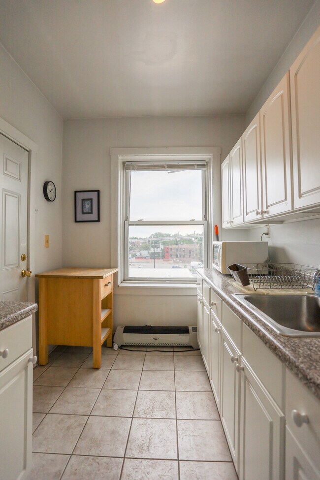 Building Photo - 2463 W Gunnison St