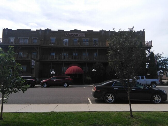 Building Photo - 120 6th Ave W