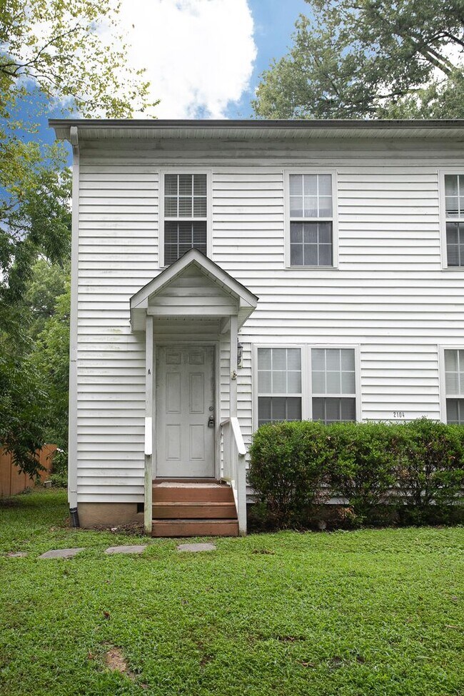 Building Photo - 2104 West Knox Street