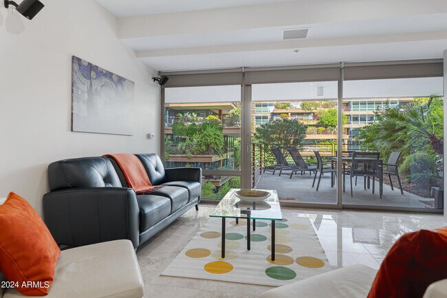 Foto del edificio - 7121 E Rancho Vista Dr