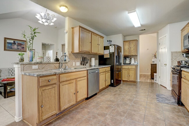 Foto del edificio - 6613 Cromarty Ln