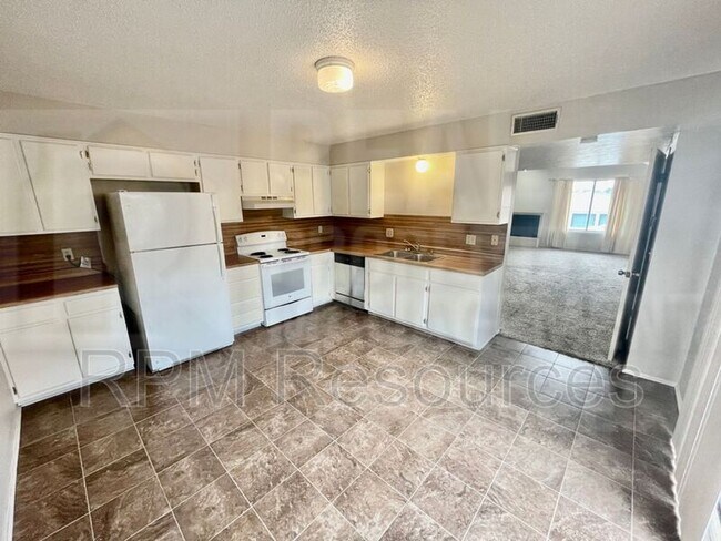 Foto del edificio - 9604 Hefner Village Blvd