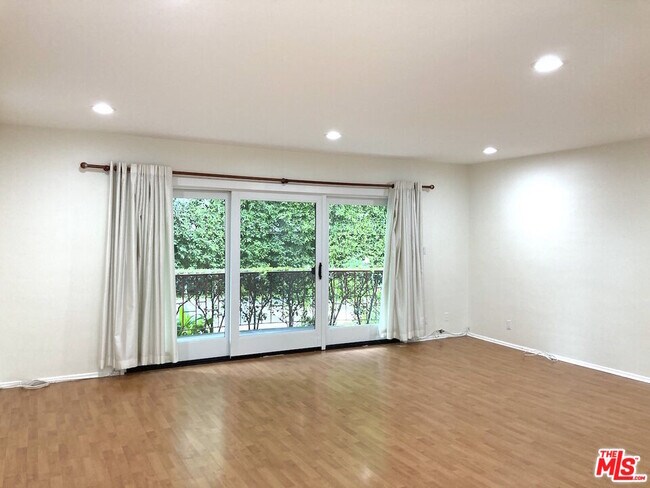 Foto del edificio - 3407 Huxley St