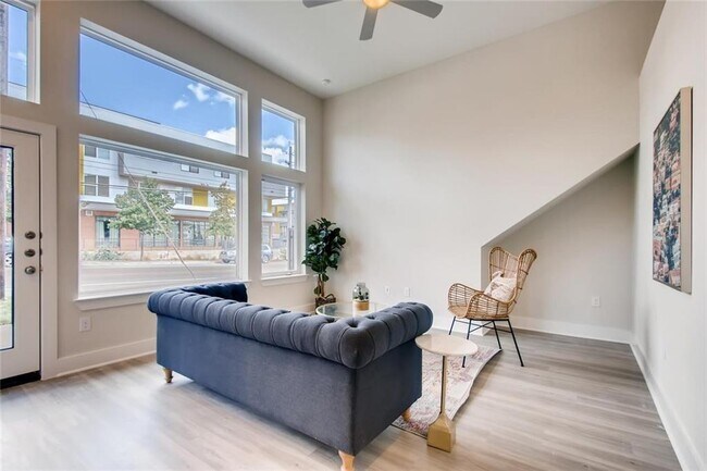 Foto del edificio - 2827 Manor Rd