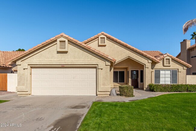 Building Photo - 2350 W Myrtle Dr