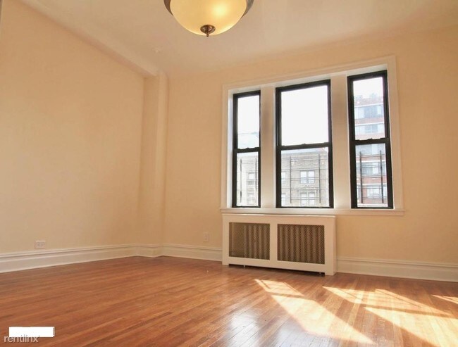 Building Photo - 205 W 87th St