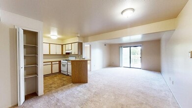 Building Photo - Emerald Park Apartments