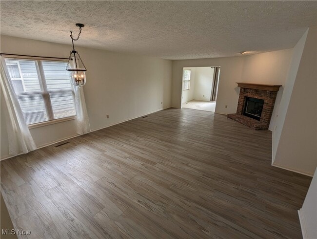 Building Photo - 1417 Hollow Wood Ln