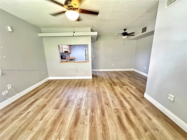 Foto del edificio - 10055 NW 4th St