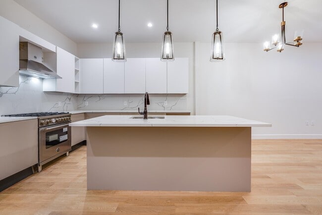 Building Photo - 1021 Washington St