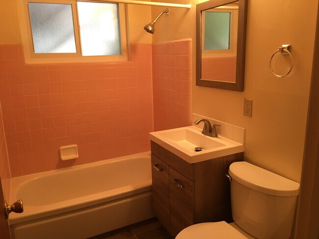 Building Photo - 724 10th St