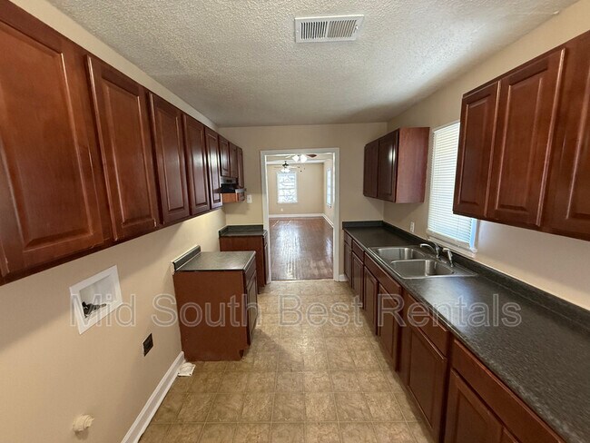 Building Photo - 3150 Ridgecrest St