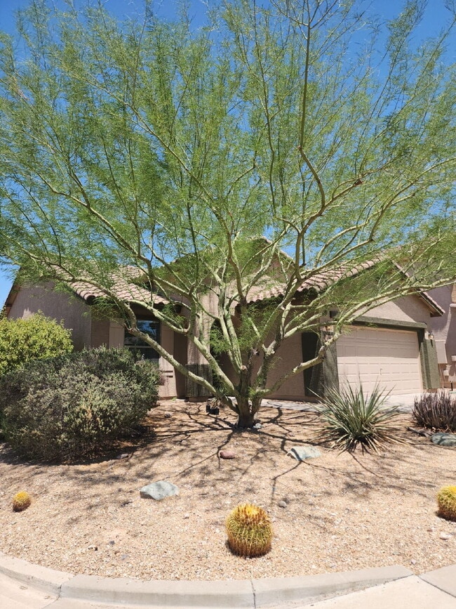 Building Photo - "Charming Anthem Retreat: 3-Bed, 2-Bath Ge...