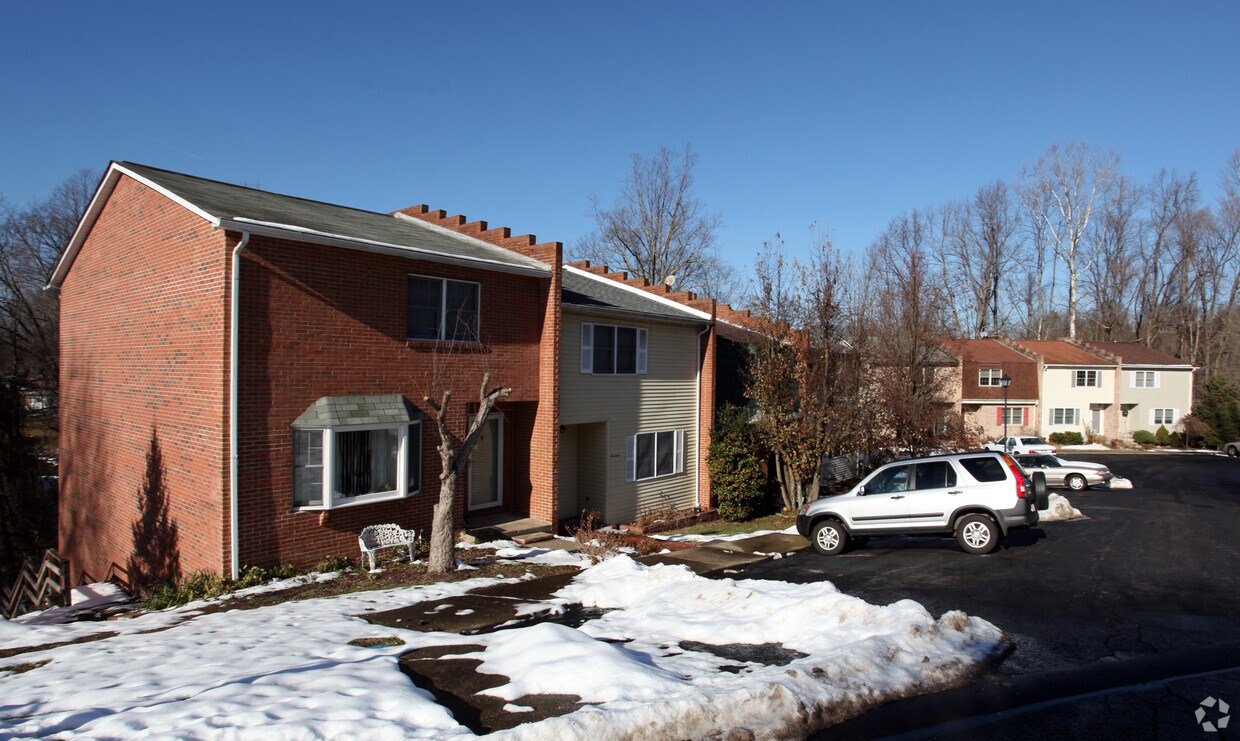 1575 Smith Rd, Charleston, WV 25314 Apartments in Charleston, WV