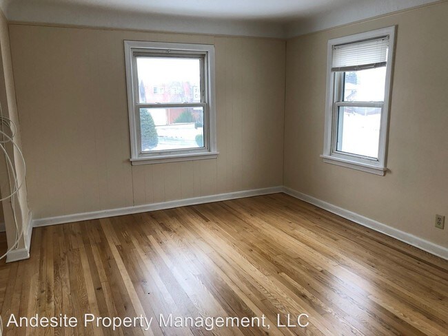 Foto del edificio - 2 br, 1 bath House - 5707 PEARL ROAD Upstairs