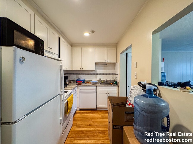 Building Photo - 11 Hodges Ave