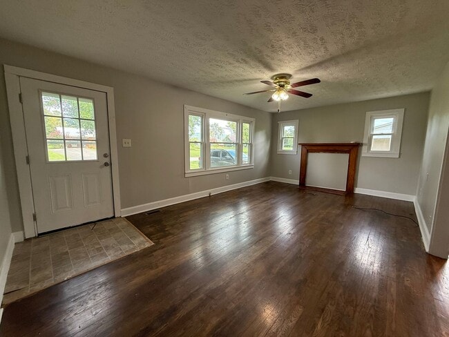 Building Photo - 3 Bedroom 1 Bathroom Home in Greene County...