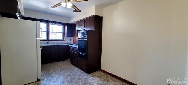 Building Photo - 407 Schwartz Pl