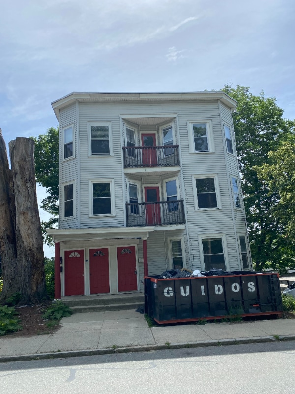 Primary Photo - 97 Blossom St