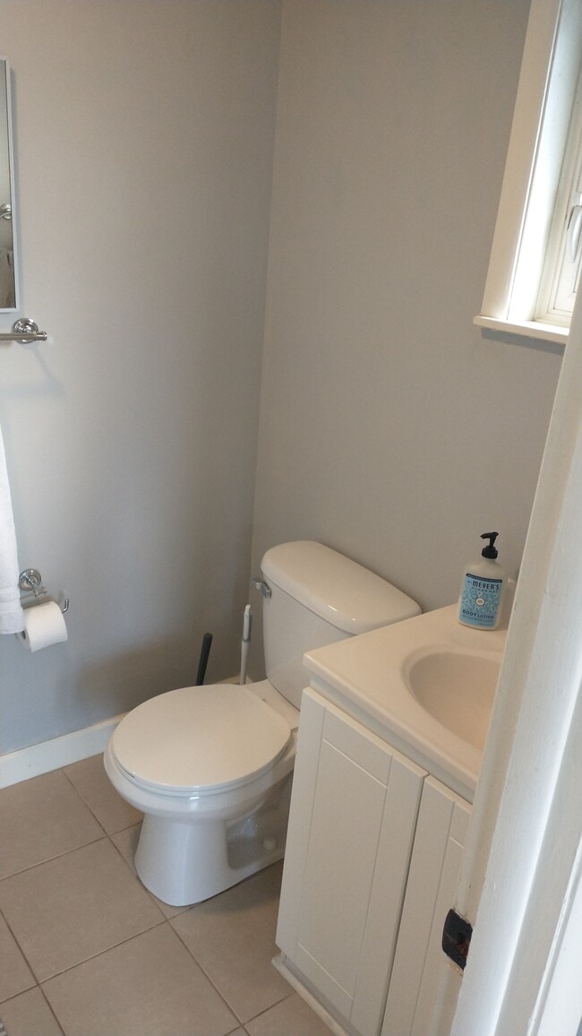full bath - 617 Delles Rd Apartments