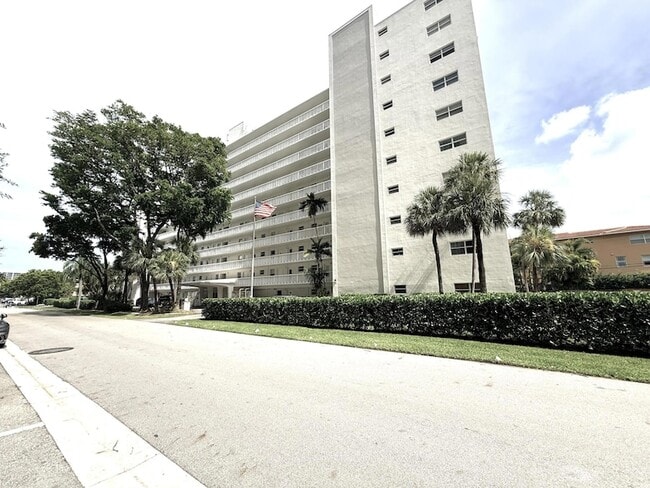 Photo - 2555 NE 11th Street Unit 303 Apartment