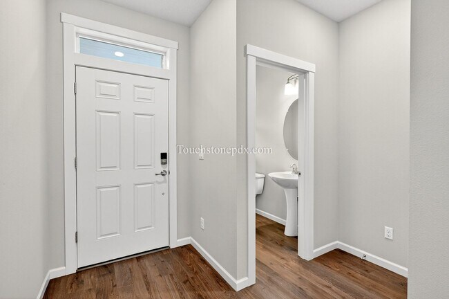 Foto del edificio - Modern 3BD | 2.5 BA Happy Valley Home On Corner Lot!