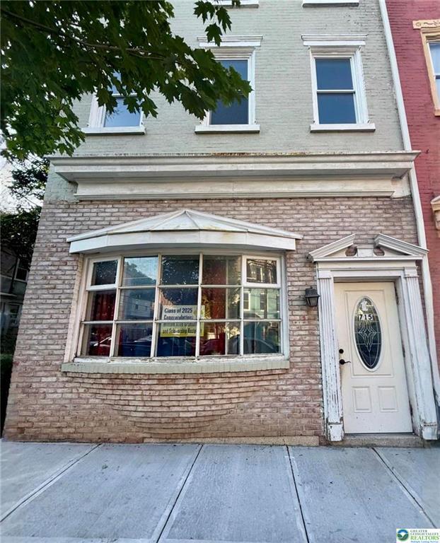 Foto principal - 715 W Turner St