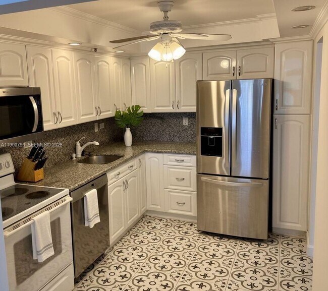 Foto del edificio - 20355 NE 34th Ct